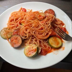 ズッキーニのトマトパスタ